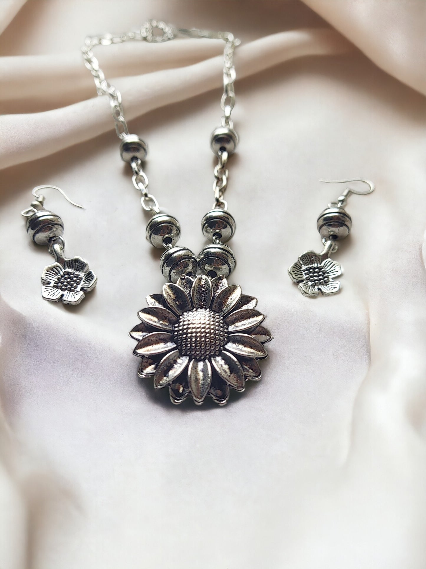 Flower motifs daily wear jewelry set