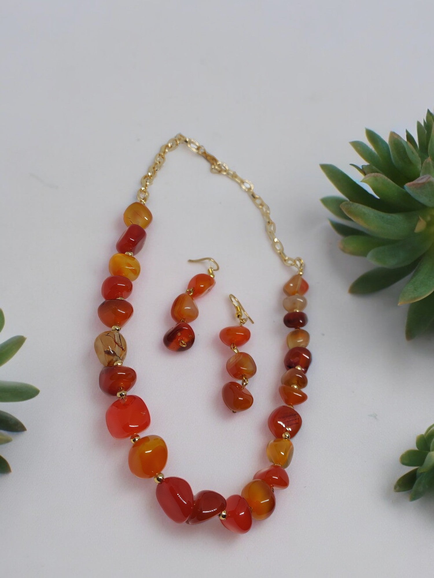 <p data-mce-fragment="1">Elevate your style with our Orange Agate necklace set. Handcrafted with classic, vibrant orange Agate nuggets, this 24 cm set exudes luxury and sophistication. Perfect for any occasion, this elegant piece adds a touch of art and fashion to your look. Contact us for custom color options.</p>