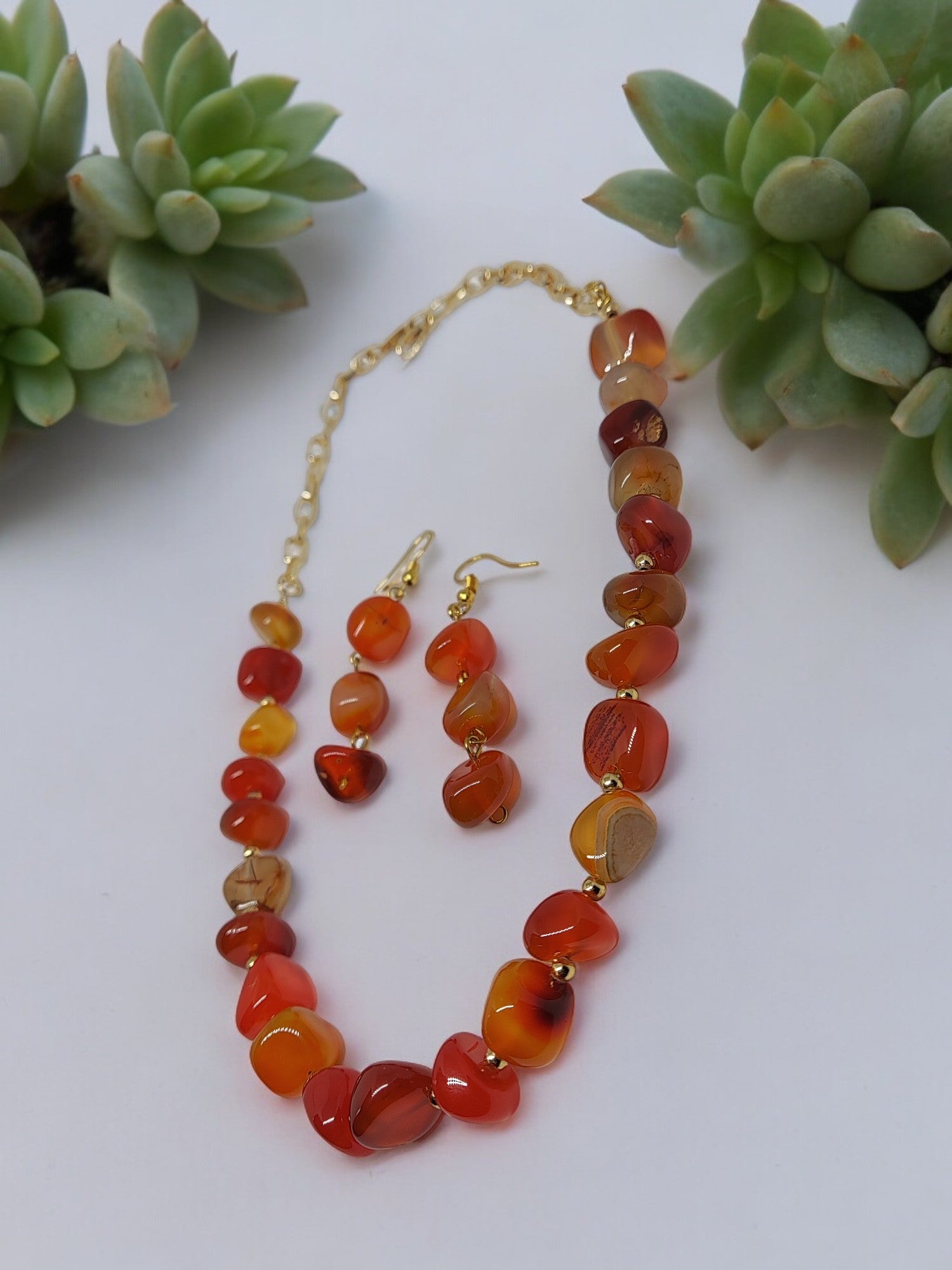 <p data-mce-fragment="1">Elevate your style with our Orange Agate necklace set. Handcrafted with classic, vibrant orange Agate nuggets, this 24 cm set exudes luxury and sophistication. Perfect for any occasion, this elegant piece adds a touch of art and fashion to your look. Contact us for custom color options.</p>