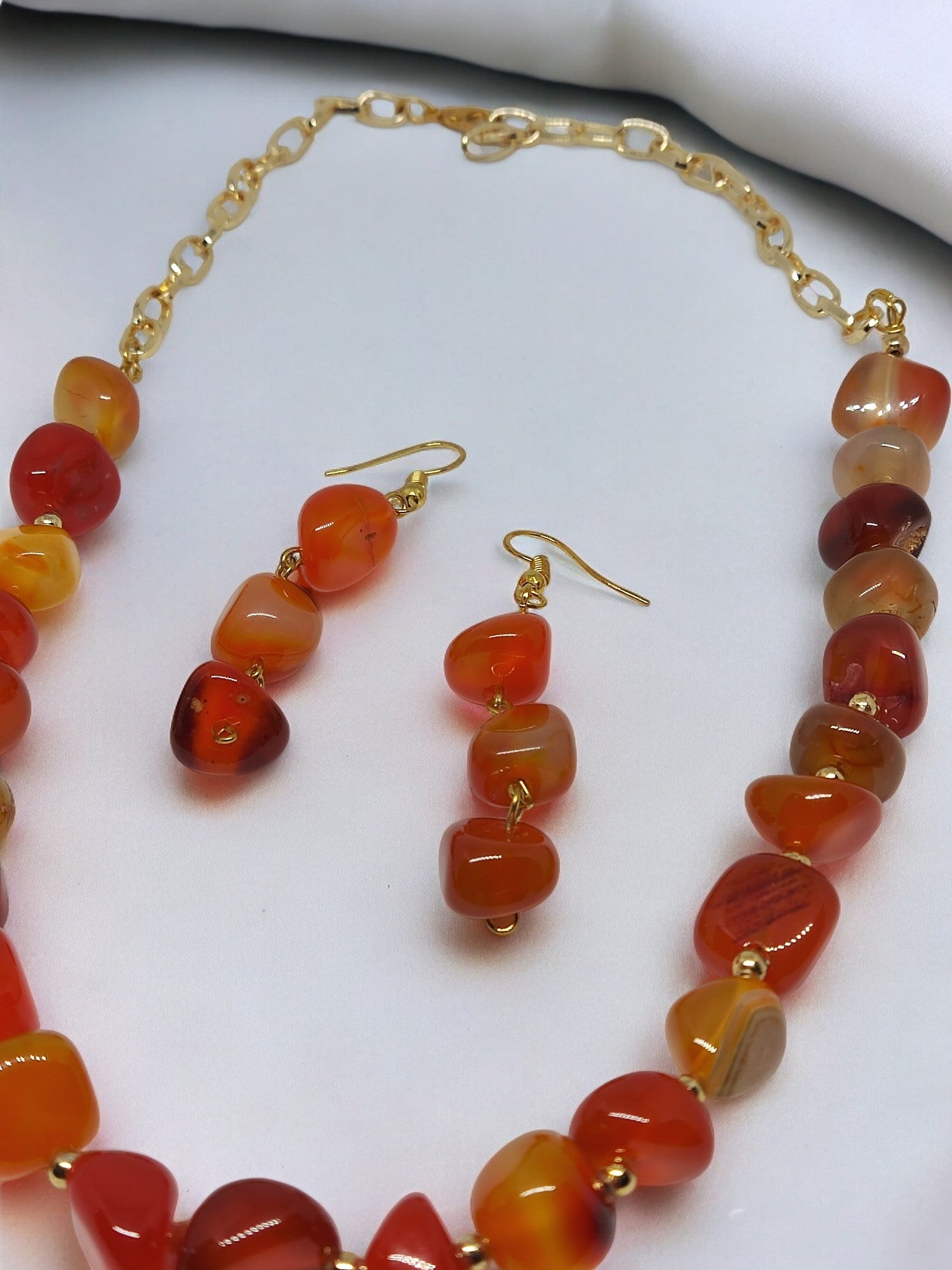 <p data-mce-fragment="1">Elevate your style with our Orange Agate necklace set. Handcrafted with classic, vibrant orange Agate nuggets, this 24 cm set exudes luxury and sophistication. Perfect for any occasion, this elegant piece adds a touch of art and fashion to your look. Contact us for custom color options.</p>