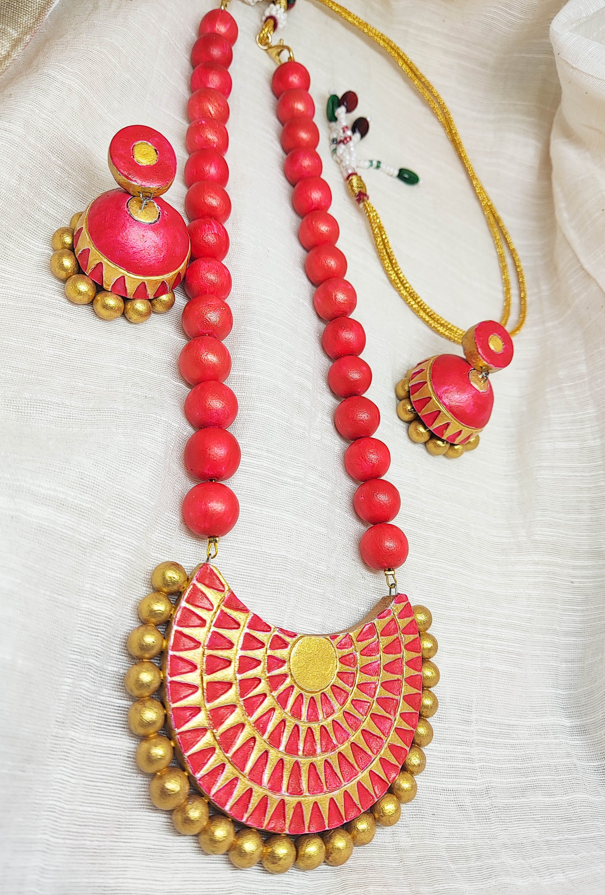 Elevate your style with our Anya Terracotta Jewelry Set. Crafted with delicate attention to detail, this stunning set exudes sophistication and exclusivity. Adorn yourself with the warm hues of terracotta and indulge in the sense of luxury that comes with wearing this unique piece. Make a statement and stand out from the crowd.