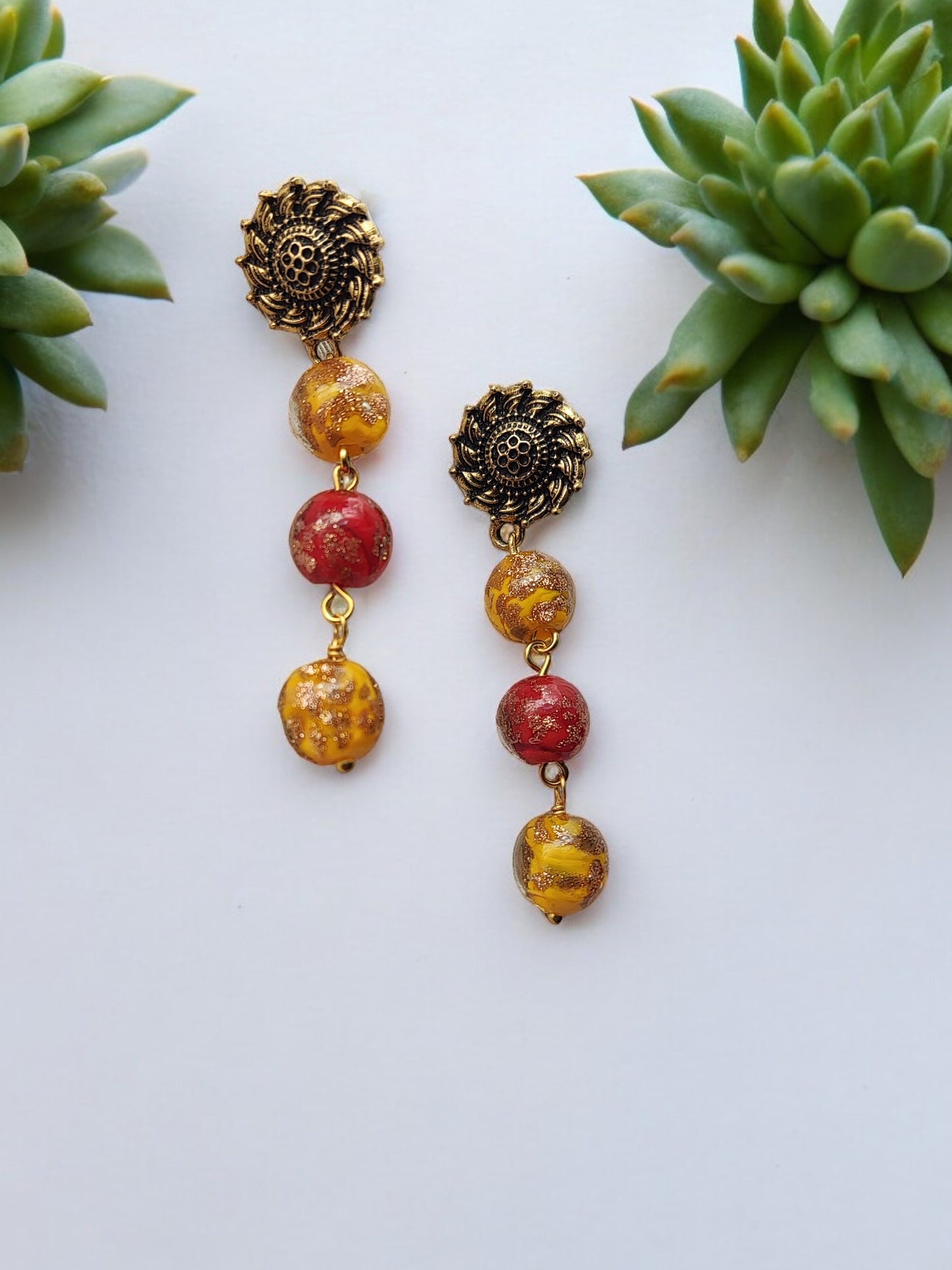 Enhance your attire with this exquisite yellow and red jewelry set, perfect for Haldi or festive celebrations. Tailored for women, this set includes a metal pendant that exudes elegance and sophistication. The combination of yellow and red adds vibrancy to any outfit, making you the focal point of any event. Whether dressing up for a special occasion or adding a pop of color to your daily style, this jewelry set is essential.