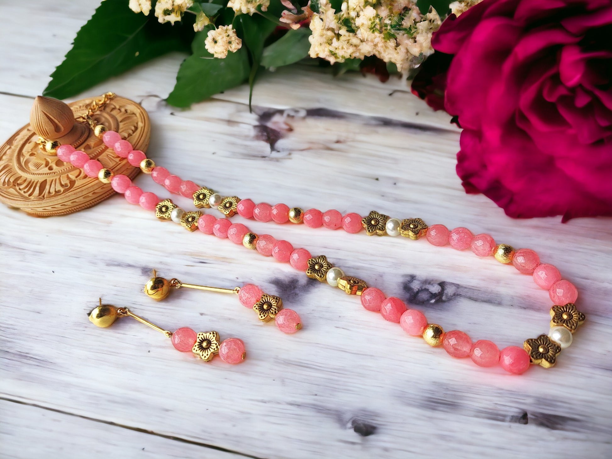 This beautiful pink onyx bead jewellery set is perfect for any occasion. The semi precious beads are lightweight and the adjustable hook makes it comfortable to wear. The set is sure to add a touch of elegance to any look. It is perfect for everyday wear or a special night out.