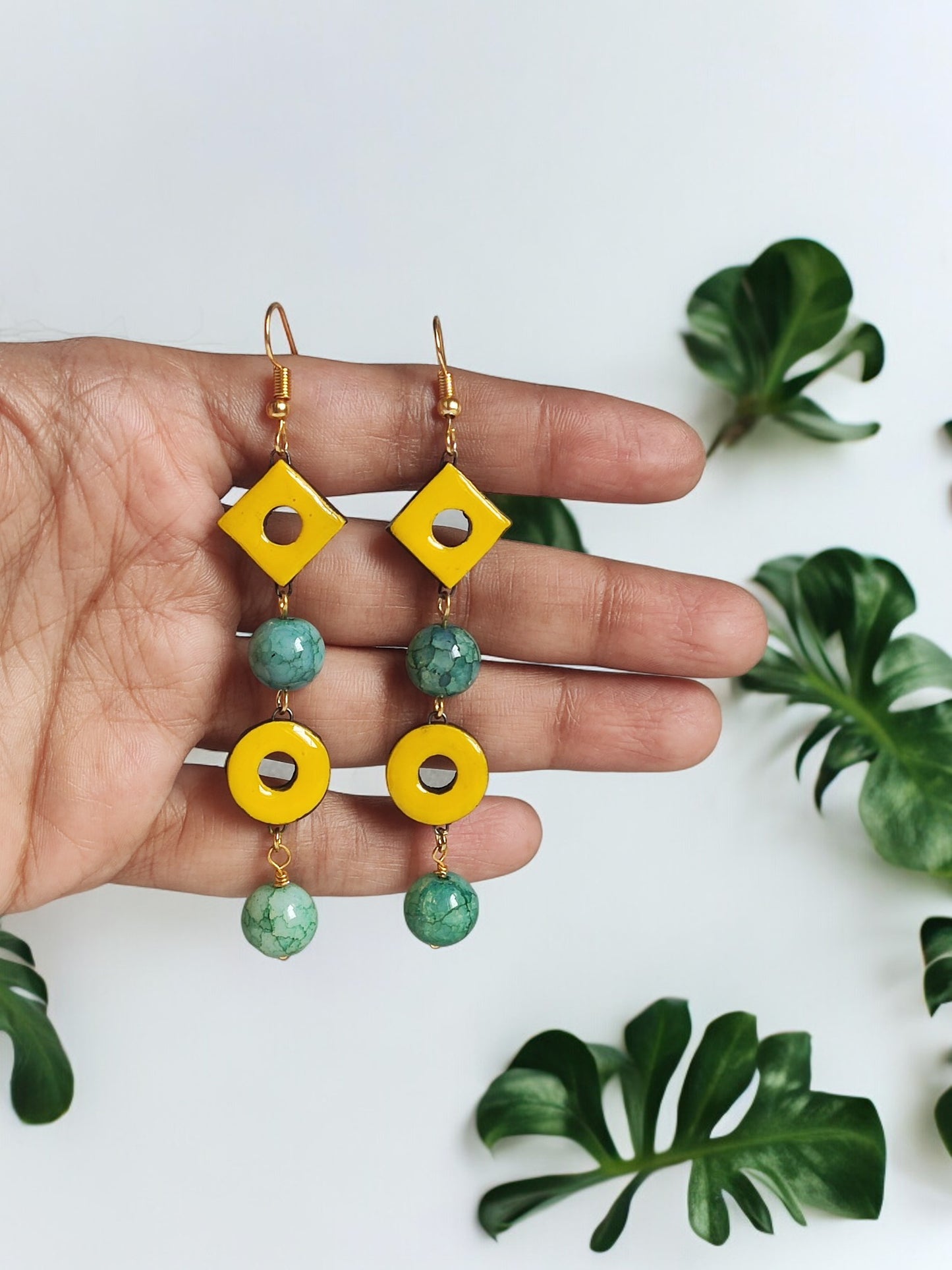 <p>Expertly handcrafted with terracotta and adorned with stunning green agate beads, the Panini* Terracotta Long earrings are a must-have accessory for any fashion-forward individual. Elevate your style with these elegant and unique earrings that are sure to make a statement.</p>